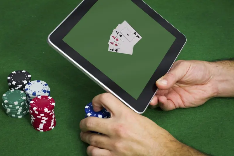 Giao diện Poker online hấp dẫn tại nhà cái SKY88